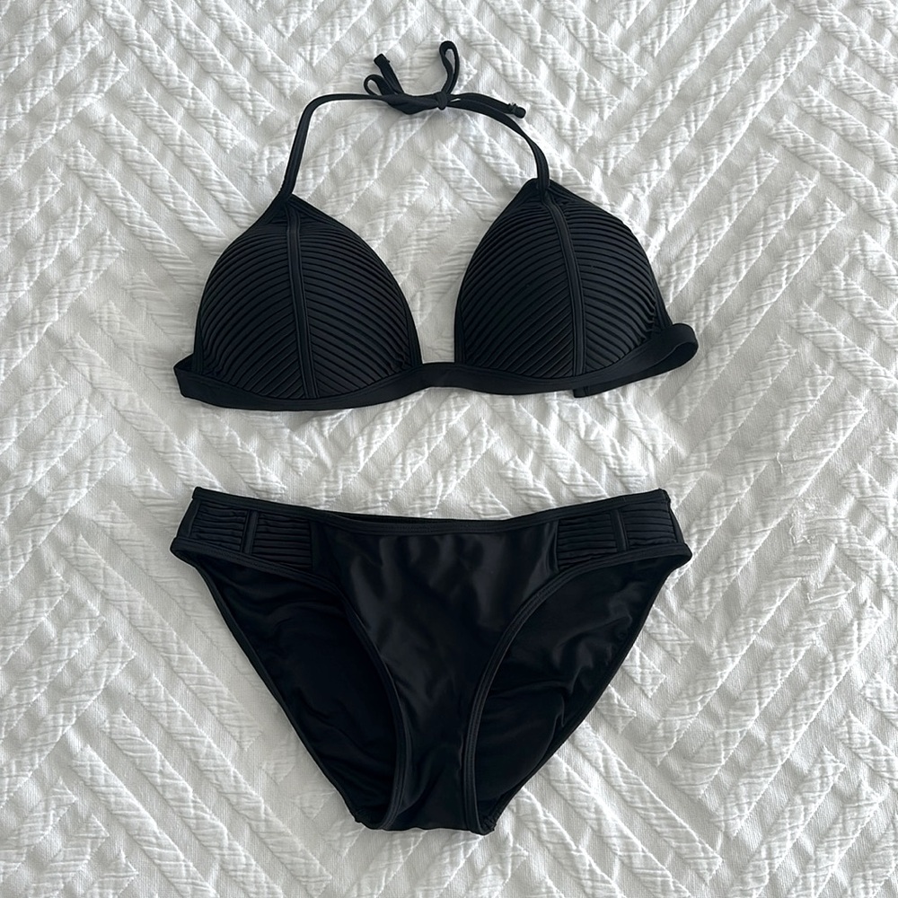 Venus black ribbed bikini. Size 8 bottoms DD top
